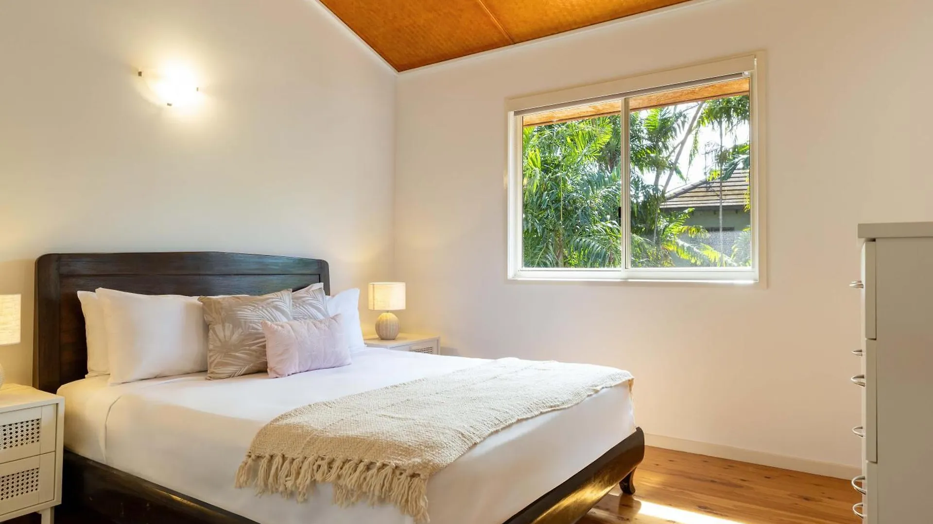 Surya Beachfront Villa Port Douglas