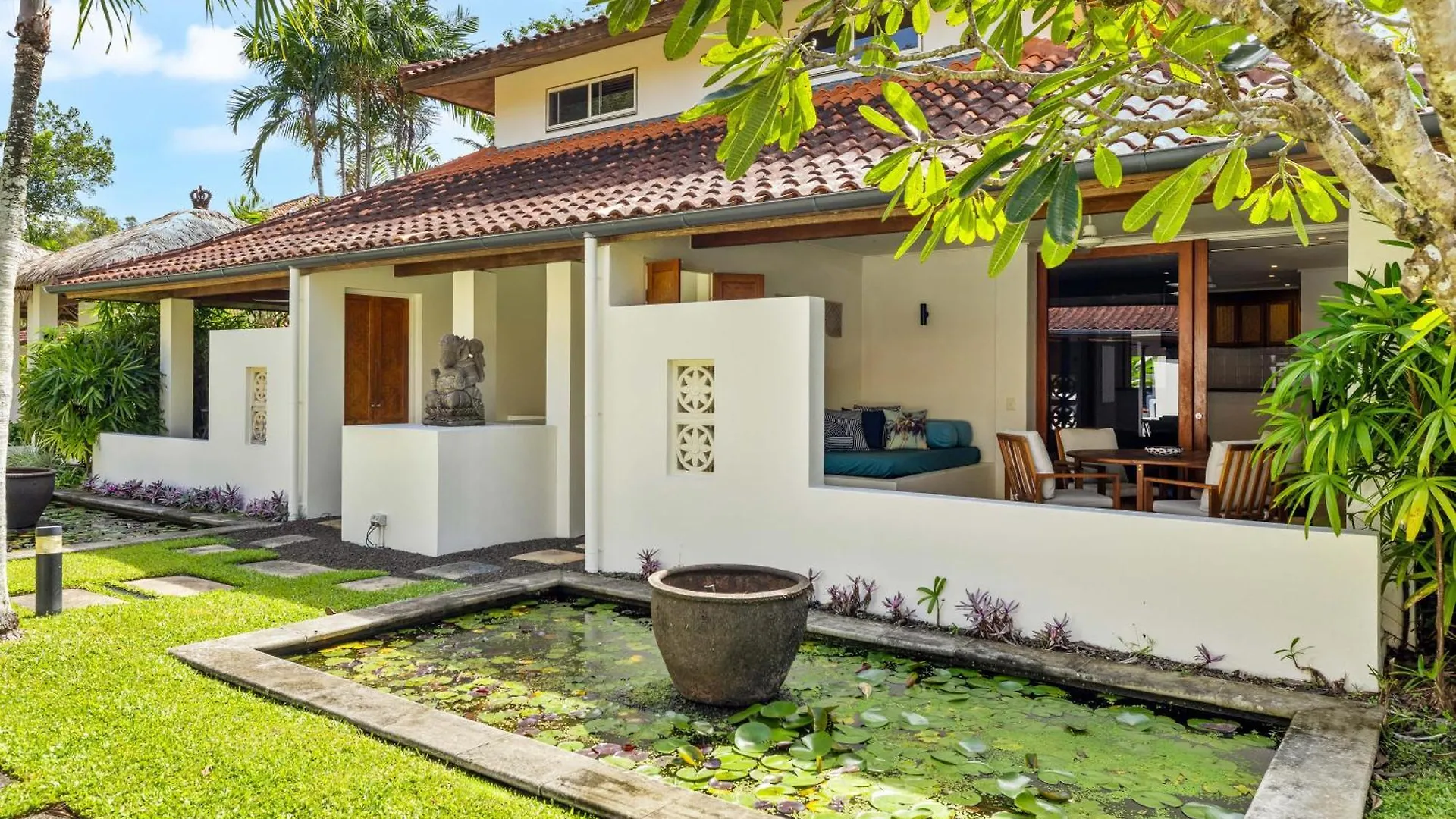 Surya Beachfront Villa Port Douglas